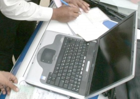 Lăsată fără aur şi laptopuri